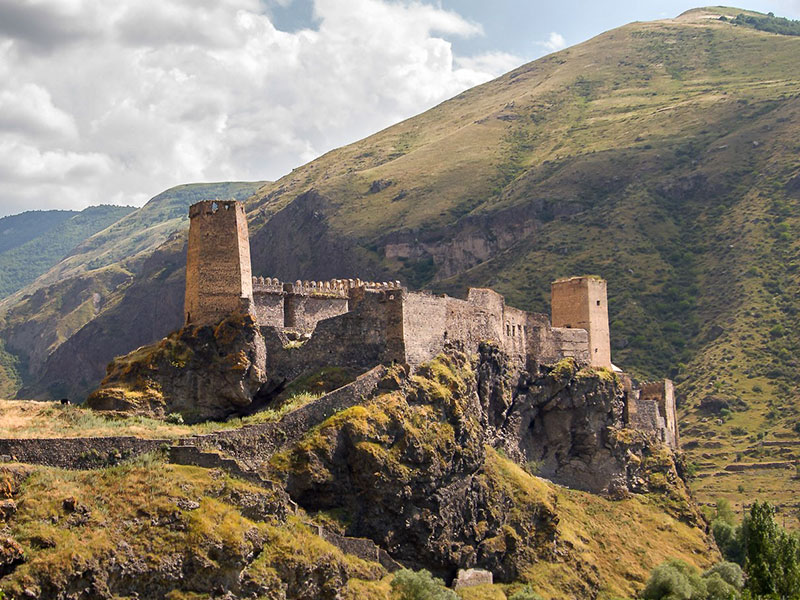 Khertvisi fortress on mountain. It is one of the oldest fortresses in  Georgia Stock Photo - Alamy